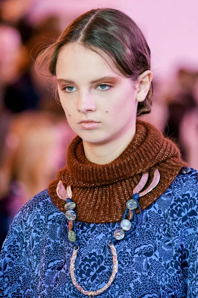 Look 75